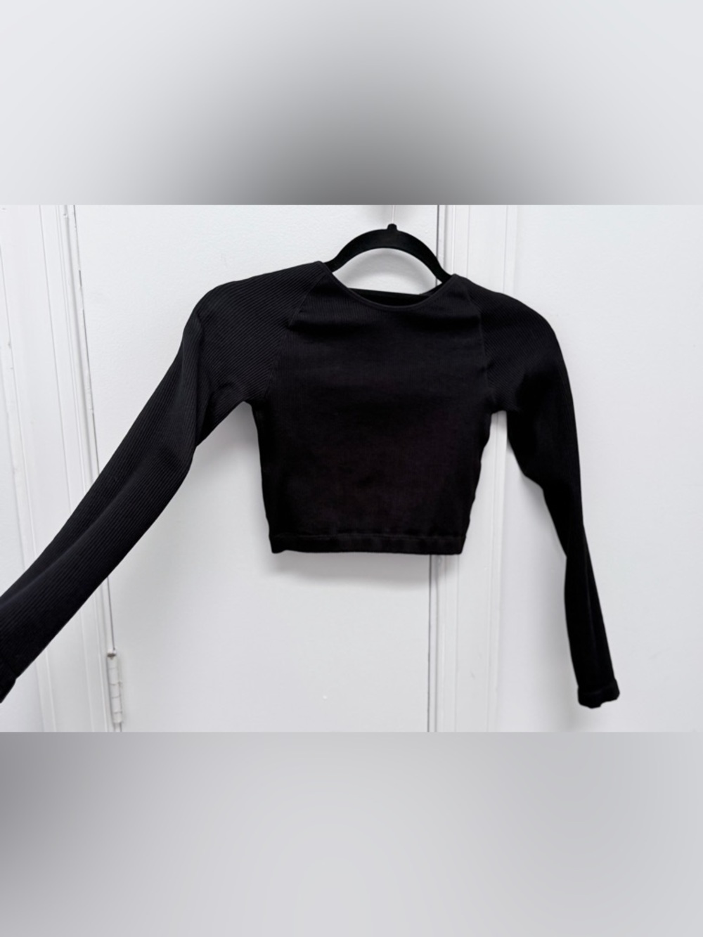 Women's Black Ribbed Long Sleeve Crop Top